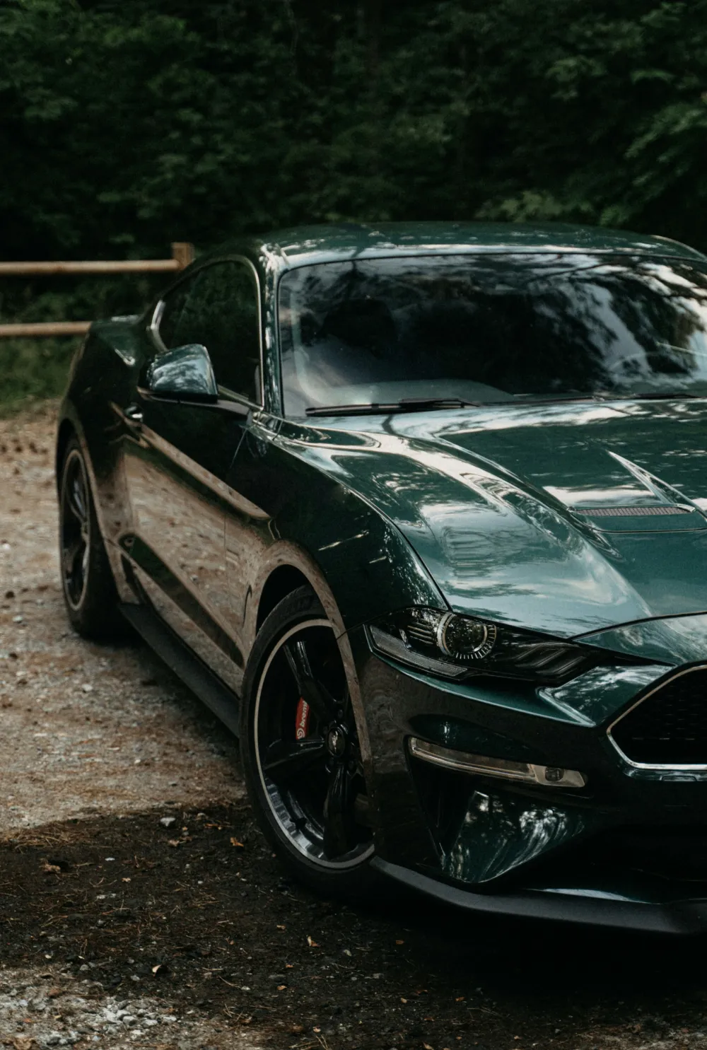 Green car img by damian-barczak-kYm1jbngp_g-unsplash Green car i