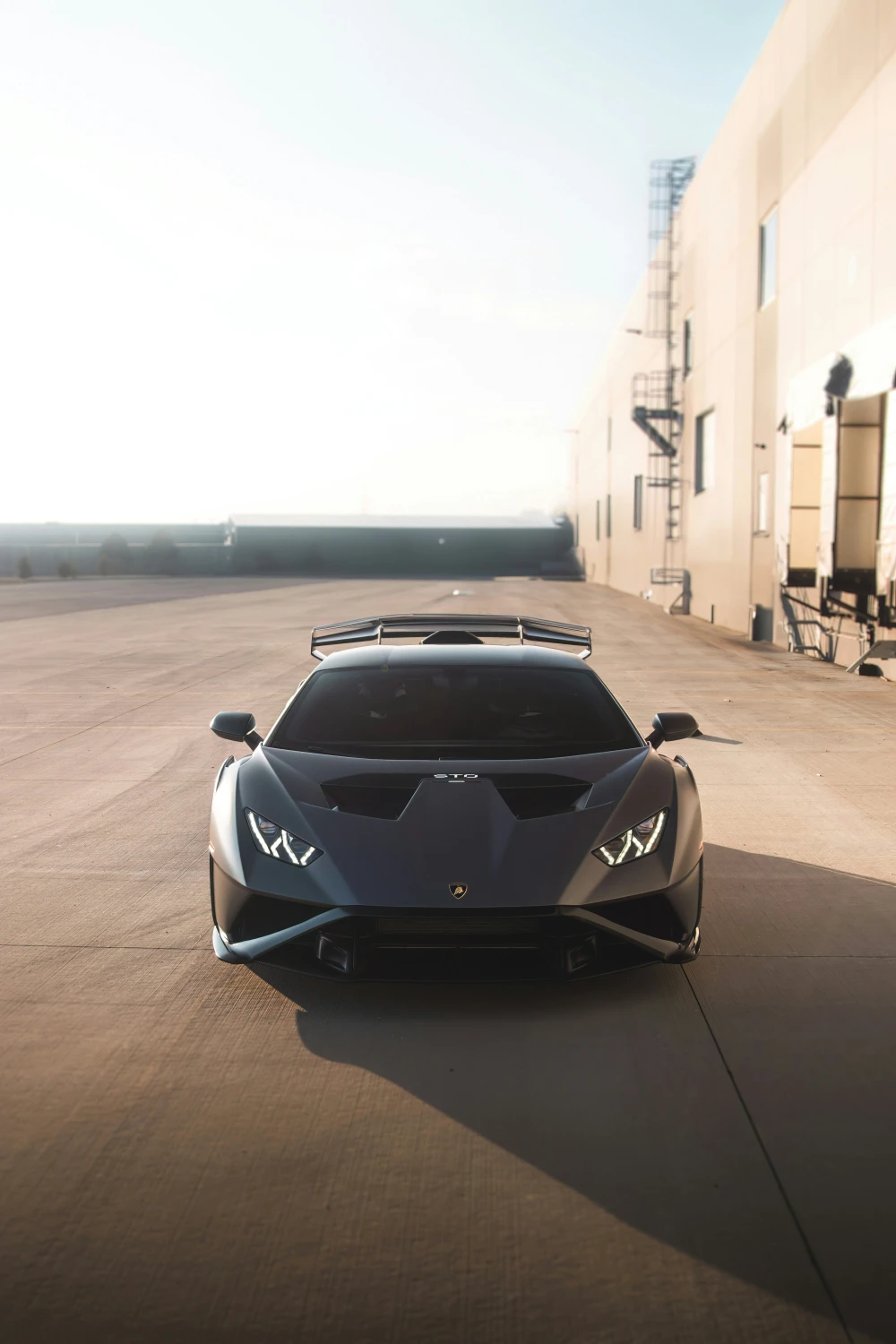 Horizon auto img by luke-schobert-zaWltAJ_o8s-unsplash Horizon